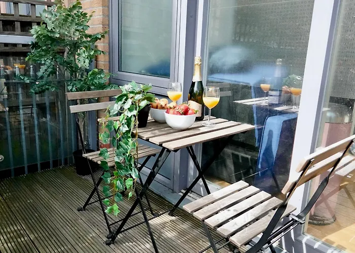 Luxury, Spacious 2 Bed Flat In London